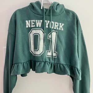 Green Cropped Ruffled Fleece Hoodie Sweater🪽